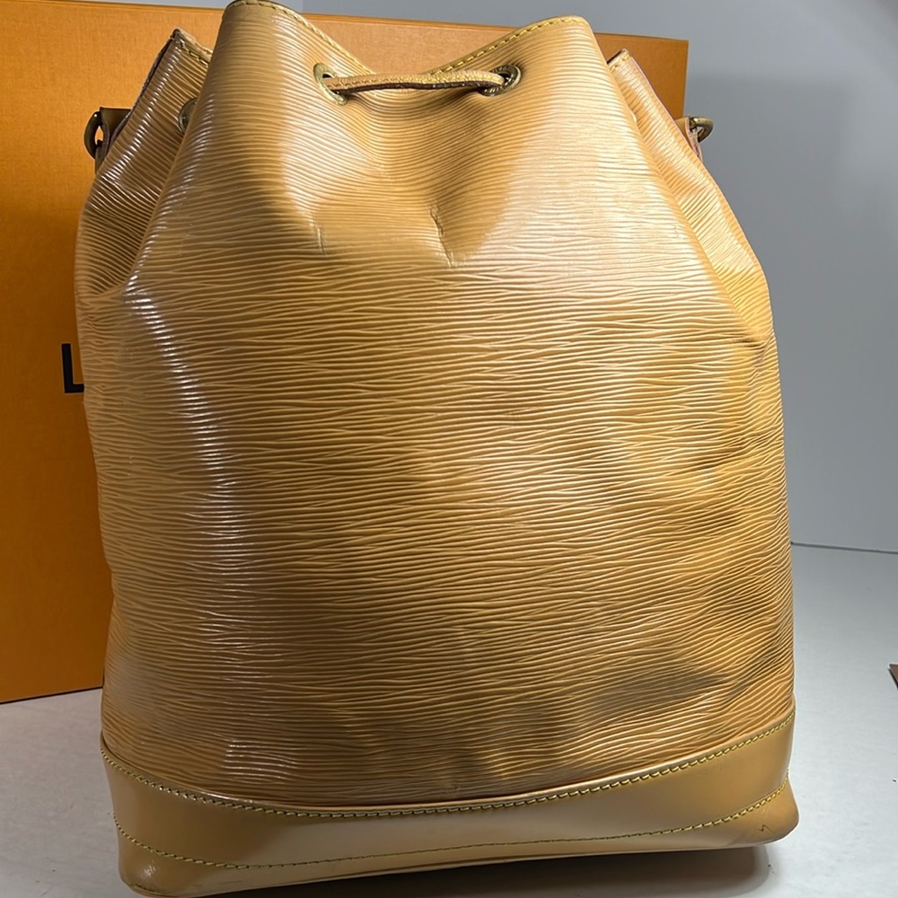Louis Vuitton epi leather bucket Noe with drawstring